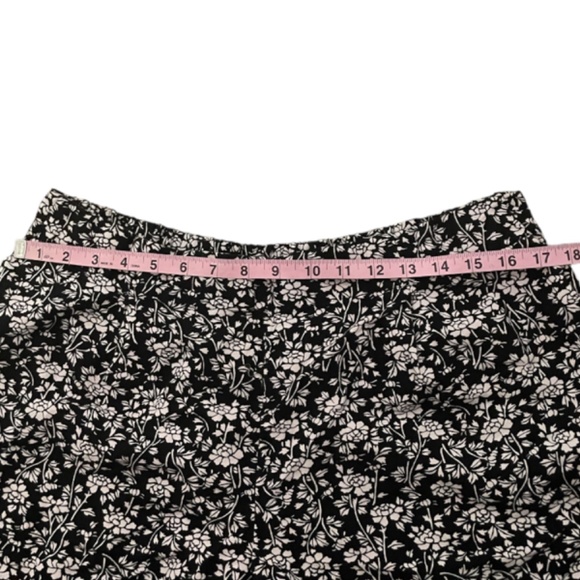 Loft Black Floral Linen Blend Mini Shorts Size Large - Picture 5 of 8